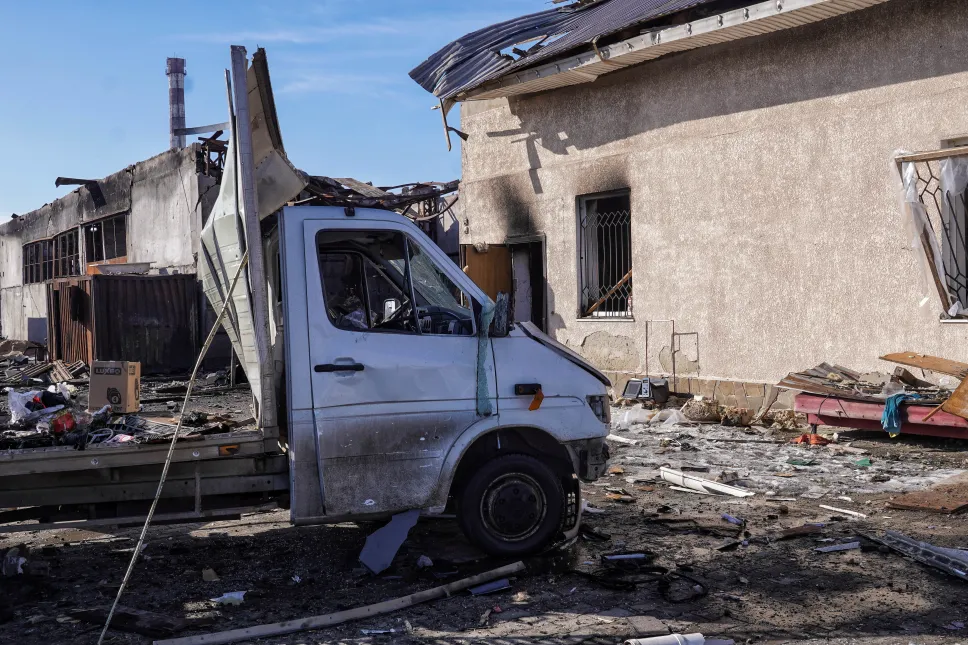 Zniszczenia po rosyjskim ataku dronowym na Czarnomorsk w obwodzie odeskim. Fot. PAP/Alena Solomonova