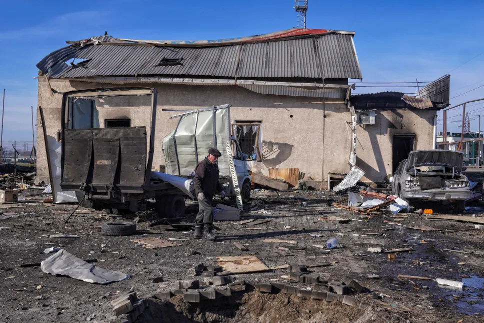 Zniszczenia po rosyjskim ataku dronowym na Czarnomorsk w obwodzie odeskim. Fot. PAP/Alena Solomonova