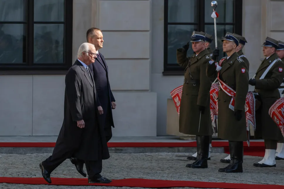  Prezydent RP Karol Nawrocki podczas ceremonii powitania króla Szwecji Karola XVI Gustawa Fot. PAP/Paweł Supernak