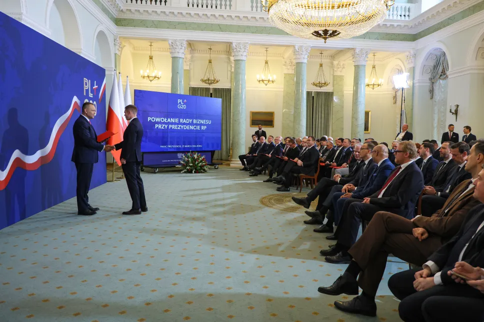 Prezydent Karol Nawrocki z członkami nowo powołanej Rady ds. Biznesu. Fot. PAP/Paweł Supernak 