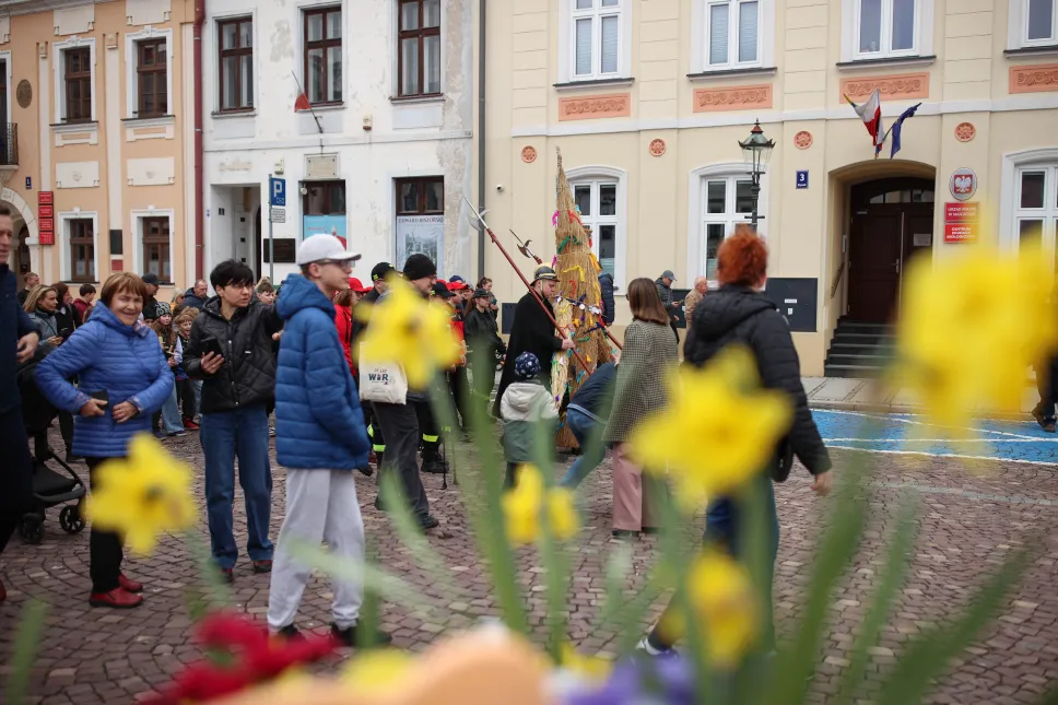 Pochód z Judoszem na ulicach Skoczowa. Fot. PAP/Jarek Praszkiewicz