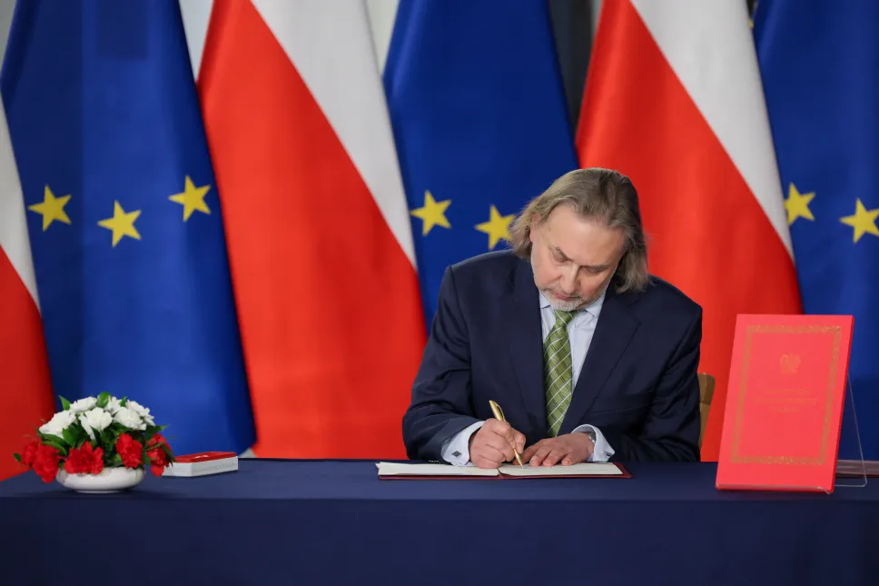 Wybrany przez Sejm na stanowisko sędziego Trybunału Konstytucyjnego Dariusz Szostek podczas ślubowania w Sejmie Fot. PAP/Paweł Supernak