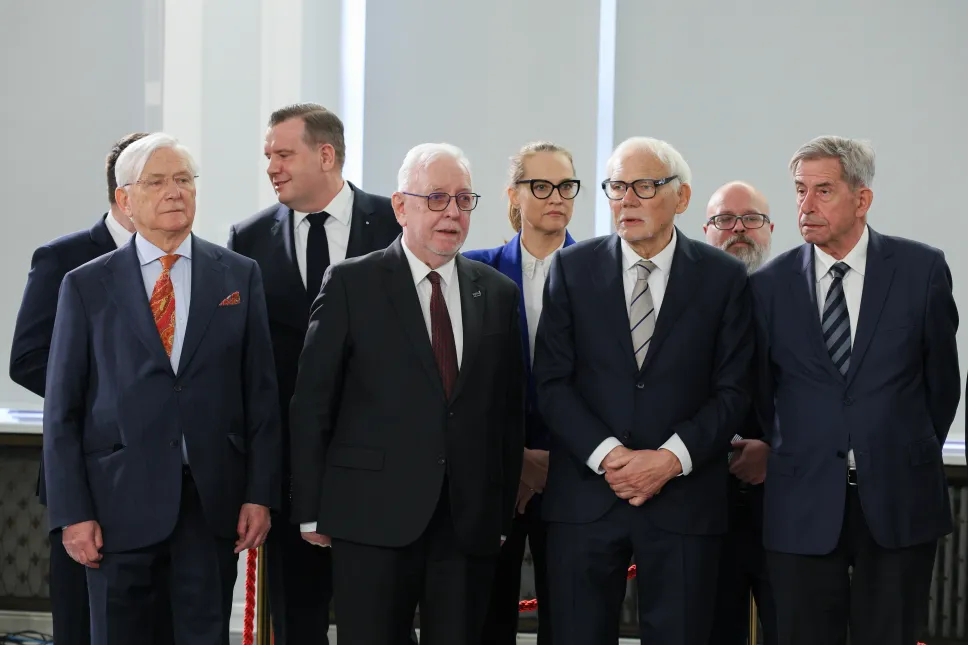 Byli prezesi TK: Bohdan Zdziennicki (L), Andrzej Zoll (P), Marek Safjan (2P) i Jerzy Stępień (2L) podczas ślubowania sędziów TK w Sejmie Fot. PAP/Paweł Supernak