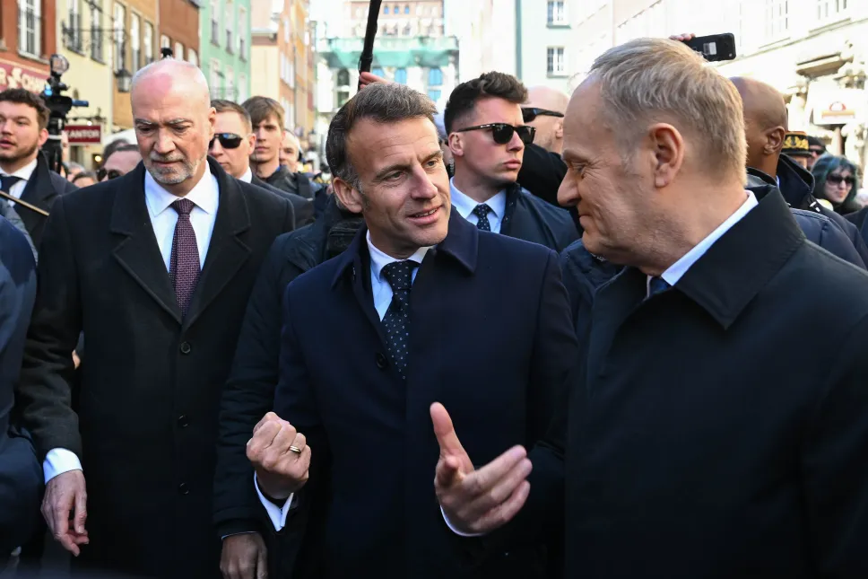 Emmanuel Macron, Donald Tusk. Fot. PAP/Adam Warżawa