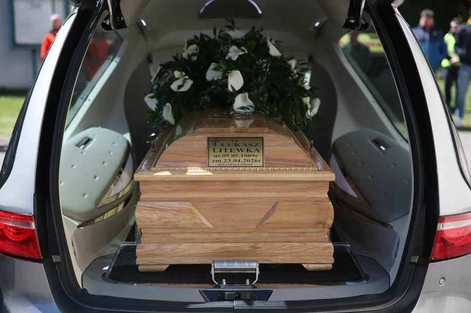 Msza święta żałobna w intencji posła Lewicy Łukasza Litewki w kościele parafii rzymskokatolickiej pw. św. Joachima w Sosnowcu. Fot. PAP/Jarek Praszkiewicz