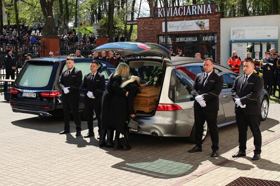 Msza święta żałobna w intencji posła Lewicy Łukasza Litewki w kościele parafii rzymskokatolickiej pw. św. Joachima w Sosnowcu. Fot. PAP/Jarek Praszkiewicz