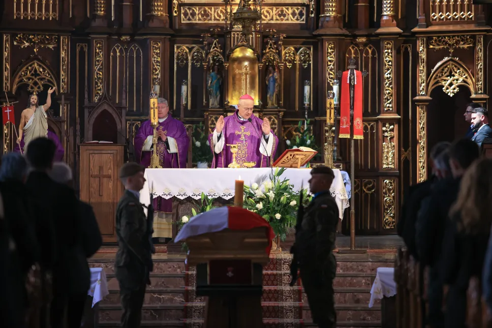 Msza święta żałobna w intencji posła Lewicy Łukasza Litewki w kościele parafii rzymskokatolickiej pw. św. Joachima w Sosnowcu. Fot. PAP/Jarek Praszkiewicz