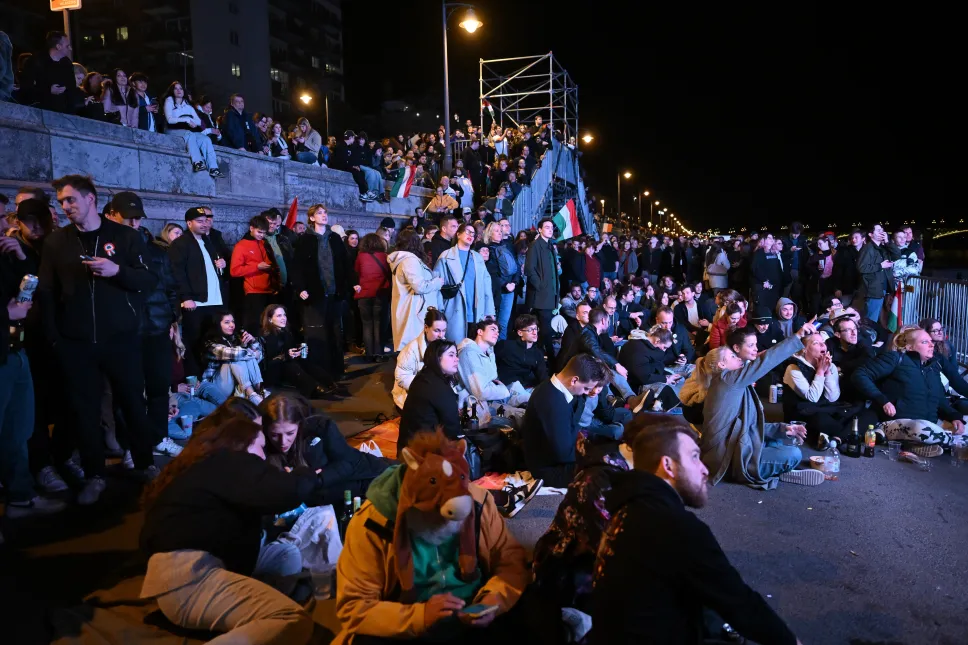 Reakcja na zwycięstwo Tiszy w Budapeszcie PAP/EPA/Tibor Illyes