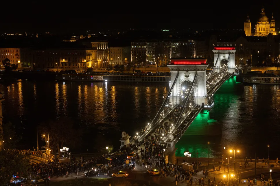 Reakcja na zwycięstwo Tiszy w Budapeszcie PAP/EPA/Robert Hegedus