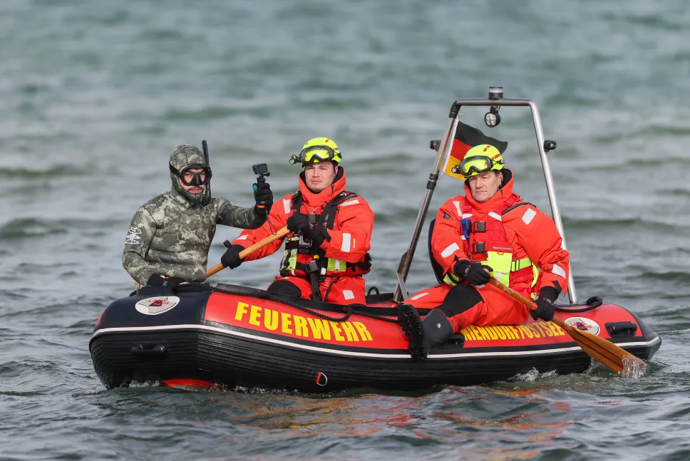 Humbak Timmy, akcja ratunkowa. Fot. PAP/EPA/SELIM SUNDHEIMER