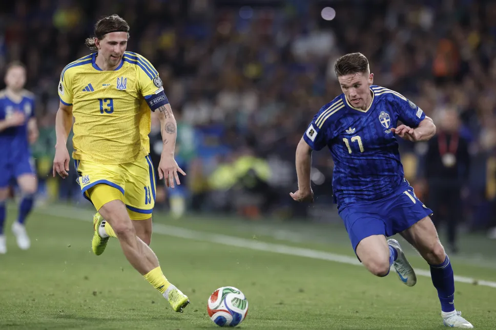 Po lewej Ilia Zabarnyj. Fot. PAP/EPA/Kai Forsterling