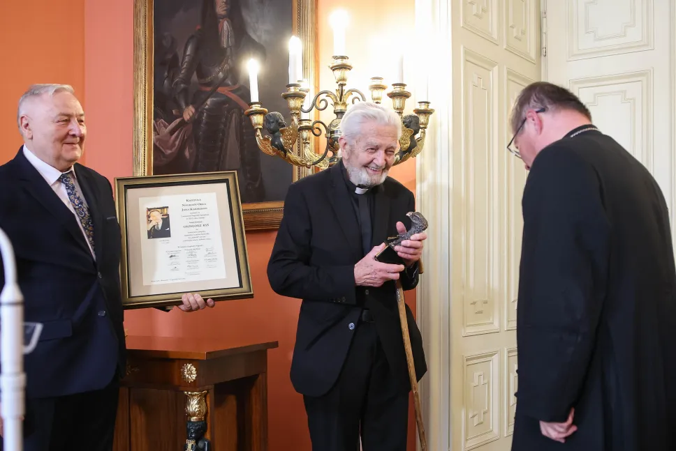 Kard. Ryś uhonorowany Nagrodą Specjalną Orła Jana Karskiego. Fot. PAP/Łukasz Gągulski