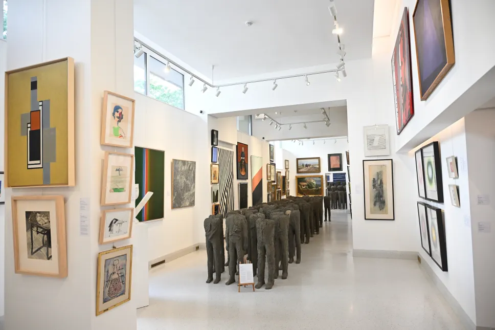 Konstrukcja "Bambini" autorstwa Magdaleny Abakanowicz zaprezentowana na wystawie przedaukcyjnej w Domu Aukcyjnym Polswiss Art w Warszawie. Fot. PAP/Radek Pietruszka