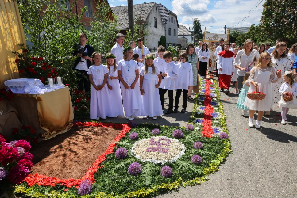 Procesja w Boże Ciało w miejscowości Klucz. Fot. PAP/Krzysztof Świderski
