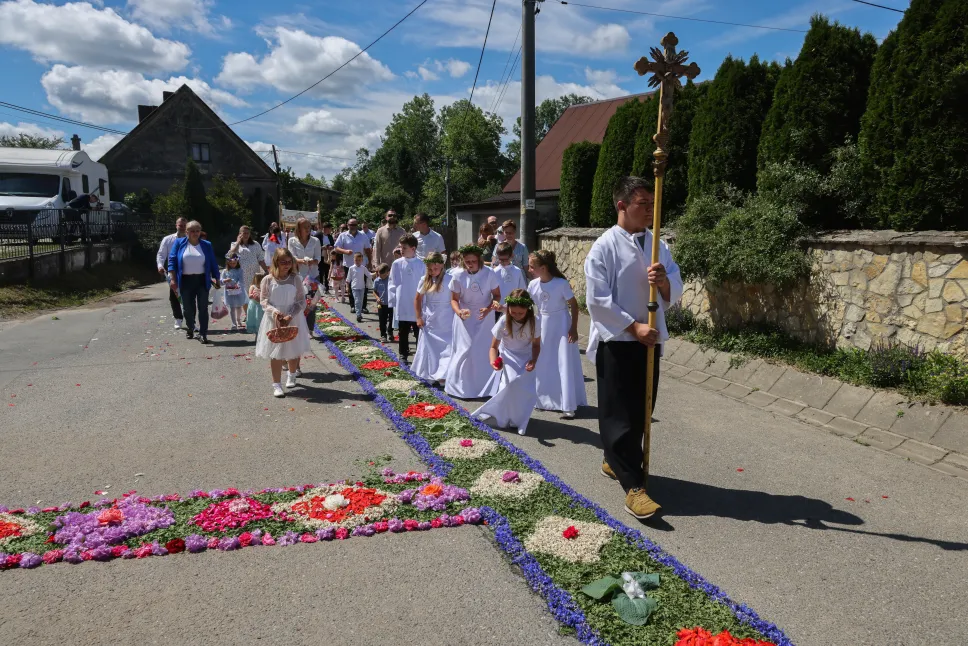 Procesja w Boże Ciało w miejscowości Klucz. Fot. PAP/Krzysztof Świderski