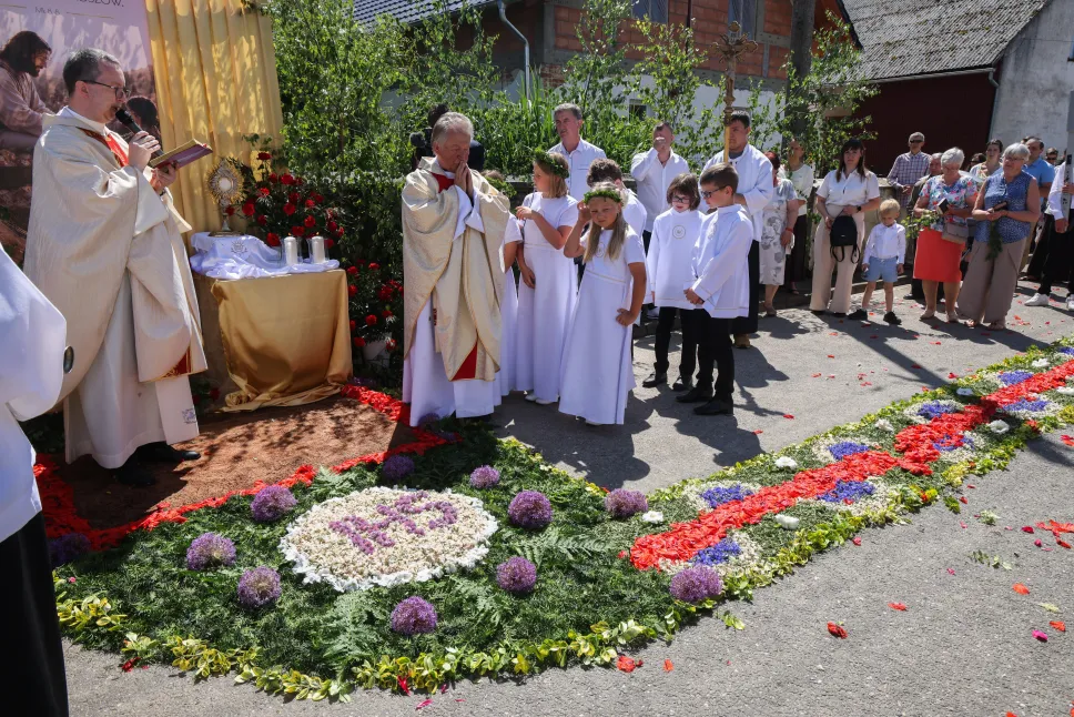 Procesja w Boże Ciało w miejscowości Klucz. Fot. PAP/Krzysztof Świderski