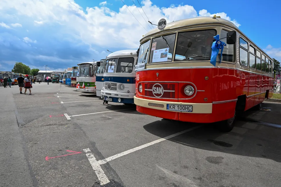 II Zlot Zabytkowych Autobusów w Rzeszowie. Fot. PAP/Darek Delmanowicz