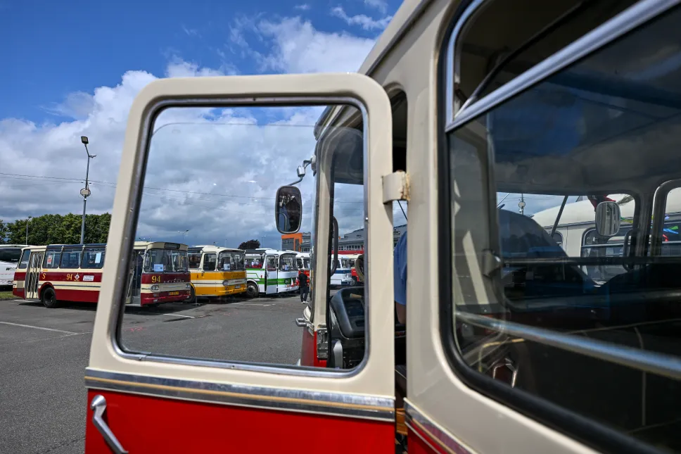 II Zlot Zabytkowych Autobusów w Rzeszowie. Fot. PAP/Darek Delmanowicz