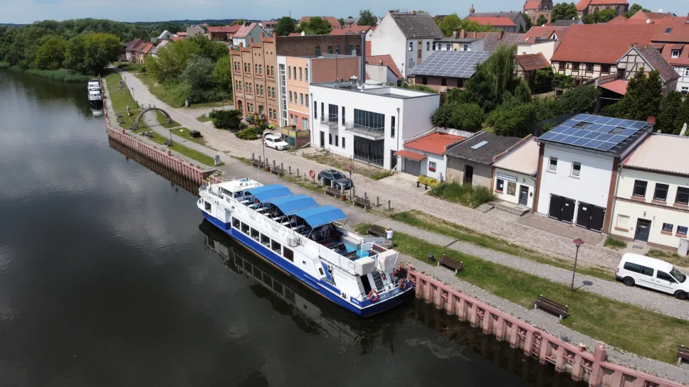 Tramwaj wodny na trasie Szczecin - Gartz. Fot. PAP/Marcin Bielecki