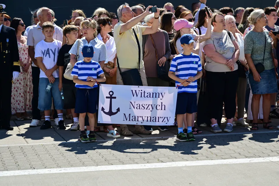 Uroczystość przywitania Polskiego Kontyngentu Wojskowego Czernicki 2026 w Morskim Porcie Wojennym w Świnoujściu. Fot. PAP/Marcin Bielecki