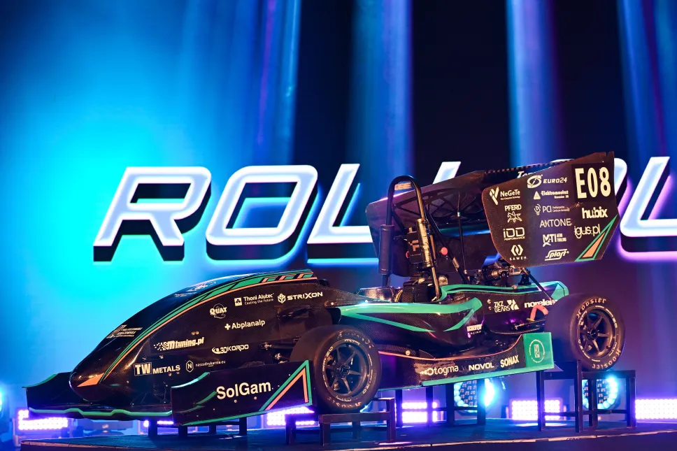 Premiera najnowszego bolidu PMT-08E. Fot. PAP/Darek Delmanowicz
