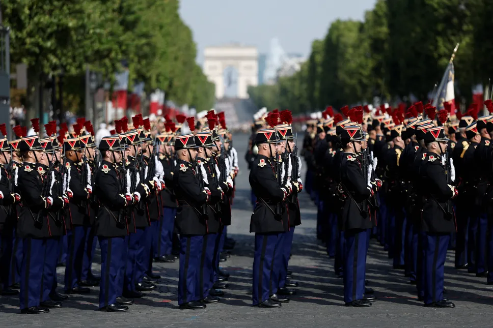 Defilada w Paryżu. Fot. PAP/EPA/BENOIT TESSIER / POOL