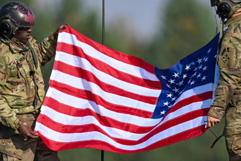 Oszust udawał amerykańskiego żołnierza/zdjęcie ilustracyjne Fot. PAP/Darek Delmanowicz