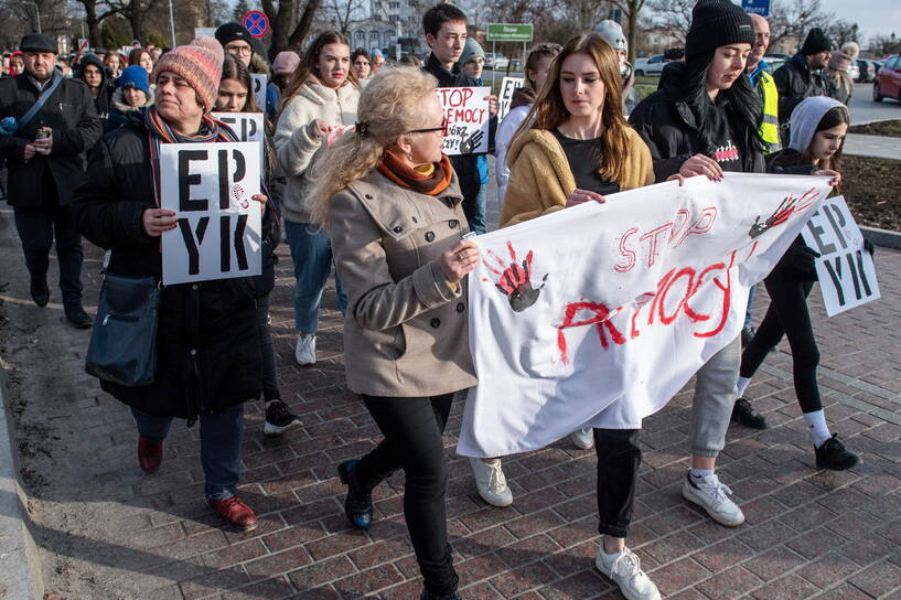 Marsz przeciwko przemocy w Zamościu po śmierci 16-letniego Eryka Fot. PAP/Wojtek Jargiło