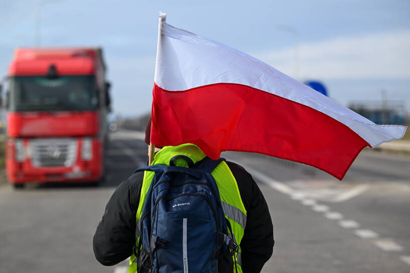 Protest rolników przed polsko-ukraińskim przejściem granicznym w Medyce Fot. PAP/Darek Delmanowicz
