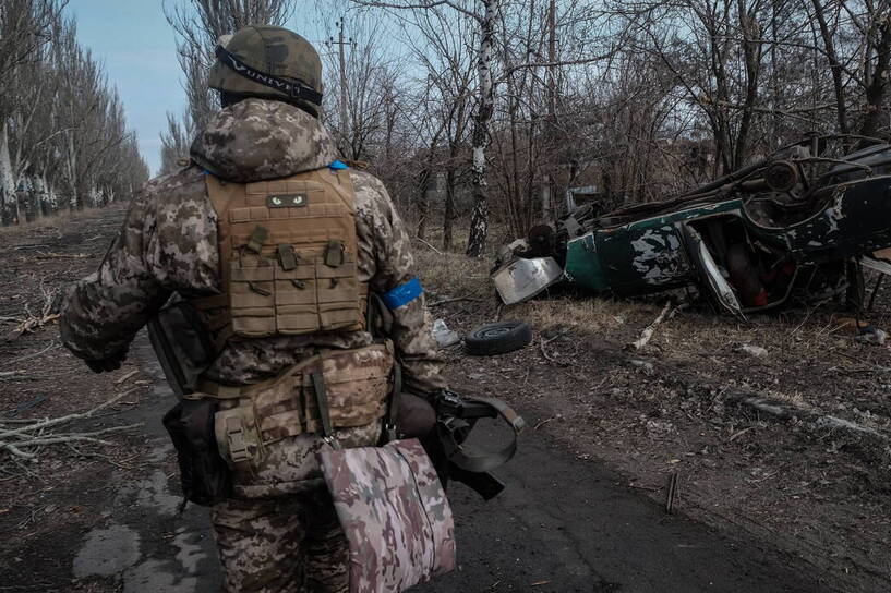Armia ukraińska potwierdziła w nocy z piątku na sobotę wycofanie swoich sił z obleganego miasta. Fot. PAP/EPA/MARIASENOVILLA (zdjęcie ilustracyjne)