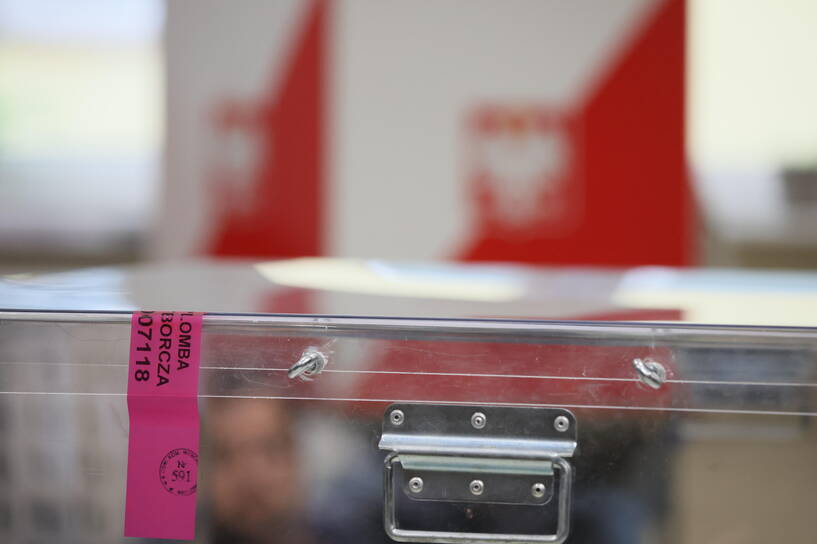 Urna wyborcza (zdjęcie ilustracyjne), fot. PAP/Leszek Szymański