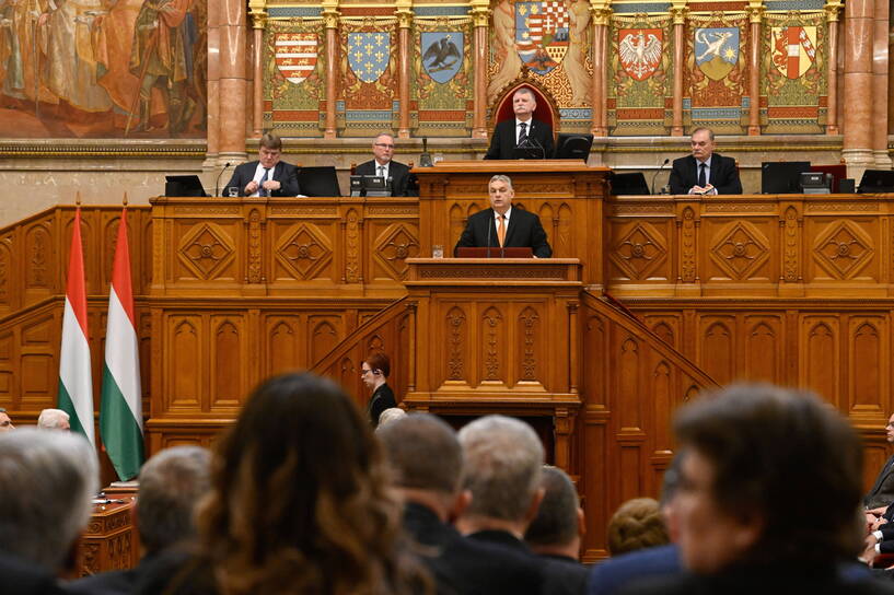 Parlament węgierski, fot. PAP/EPA/MTI/SZILARD KOSZTICSAK
