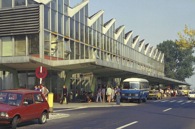 Port lotniczy Warszawa-Okęcie (1978-08-01), fot. PAP/	Krzysztof Kleczkowski/Zbigniew Wdowiński