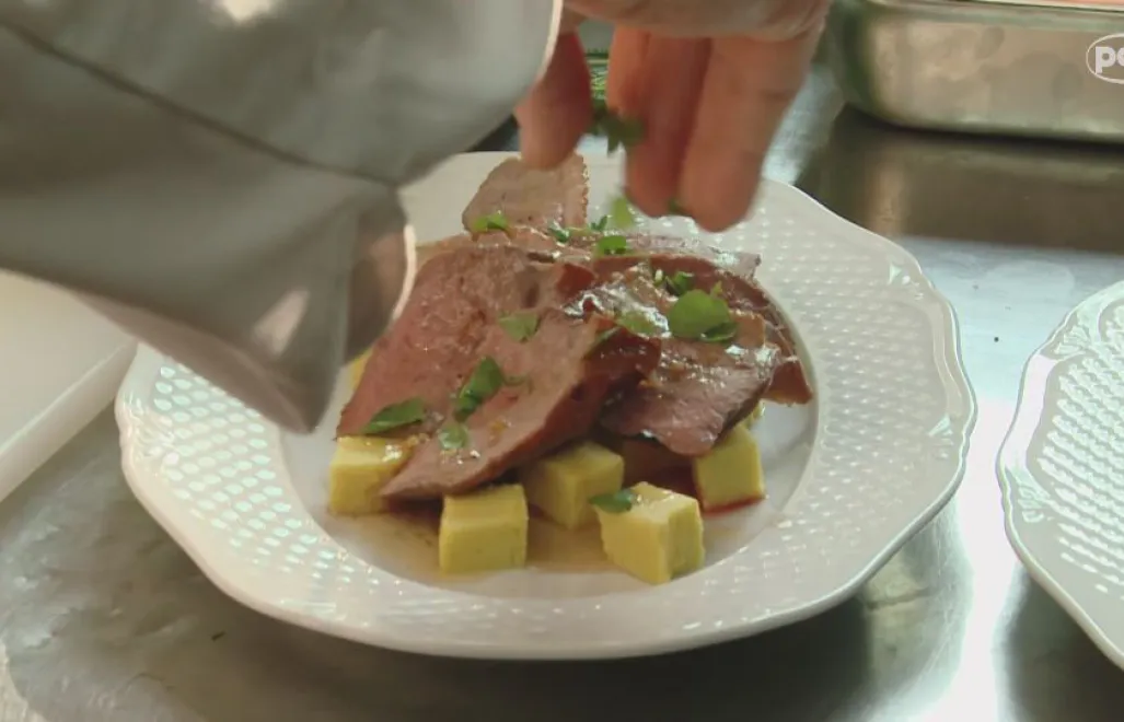 Archeolodzy w Pasłęku w poszukiwaniu sekretnego tunelu, który miałby łączyć zamek z kościołem  PAP/Wideo