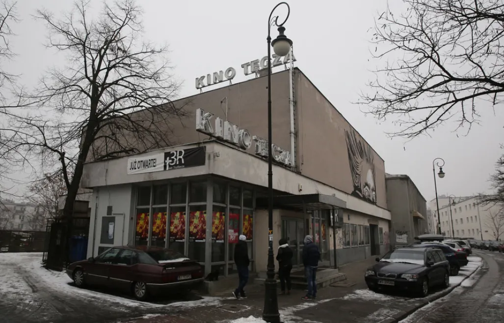 Warszawa, 03.02.2017. Siedziba Ośrodka Monitorowania Zachowań Rasistowskich i Ksenofobicznych przy ul. Suzina w Warszawie, 3 bm. Ośrodek jest organizacją pozarządową i działa w ramach Stowarzyszenia TrzyRzecze. Rano, 3 bm. do pomieszczeń stowarzyszenia weszła policja. Policjanci na zlecenie Prokuratury Okręgowej w Białymstoku zabezpieczyli dokumenty i komputery. (cat) Fot. PAP/Tomasz Gzell