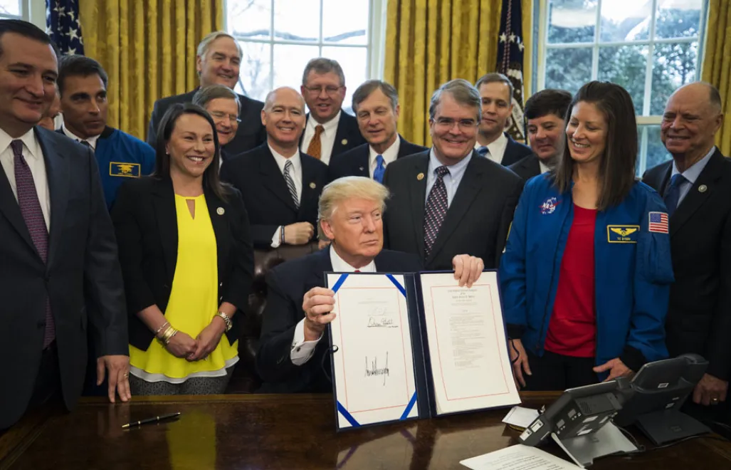 epa05861967 US President Donald J. Trump (C seated)shows the signed NASA transition authorization act in the Oval Office of the White House in Washington, DC, USA, 21 March 2017. The bill boosts the National Aeronautics and Space Administration's (NASA) budget, much of which will be directed to the pursuit of a Mars mission. EPA/JIM LO SCALZO Dostawca: PAP/EPA. PAP/EPA © 2017 / JIM LO SCALZO