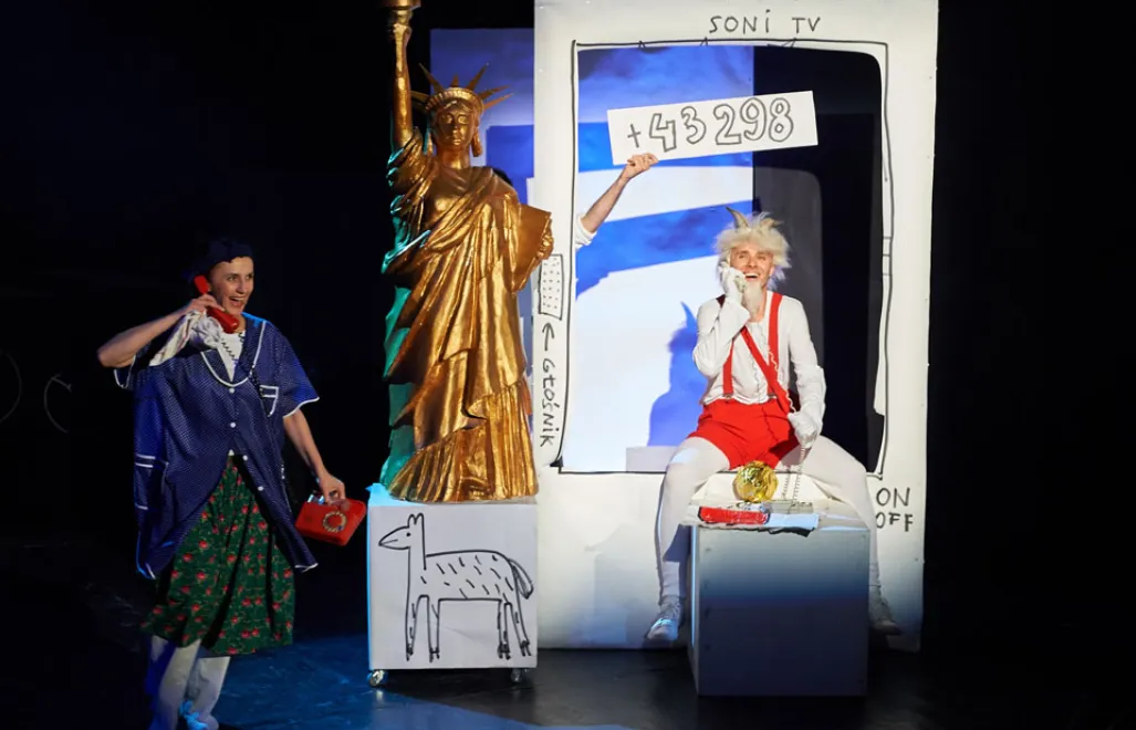 Gdańsk, 10.06.2016. Aktorzy Piotr Chys (P) w roli Koziołka Matołka i Anna Kociarz (L) w roli Baby W Zielonej Spódnicy, 10 bm. podczas próby medialnej spektaklu "Przygody Koziołka Matołka" według Kornela Makuszyńskiego w reżyserii Michała Derlatki. Premiera spektaklu odbędzie się 12 czerwca 2016 r. na Scenie Malarnia w Teatrze Wybrzeże w Gdańsku. (aw/cat)
PAP/Adam Warżawa ***Zdjęcie do depeszy PAP pt. Premiera "Przygód Koziołka Matołka" w Teatrze Wybrzeże w Gdańsku*** PAP © 2016 / Adam Warżawa