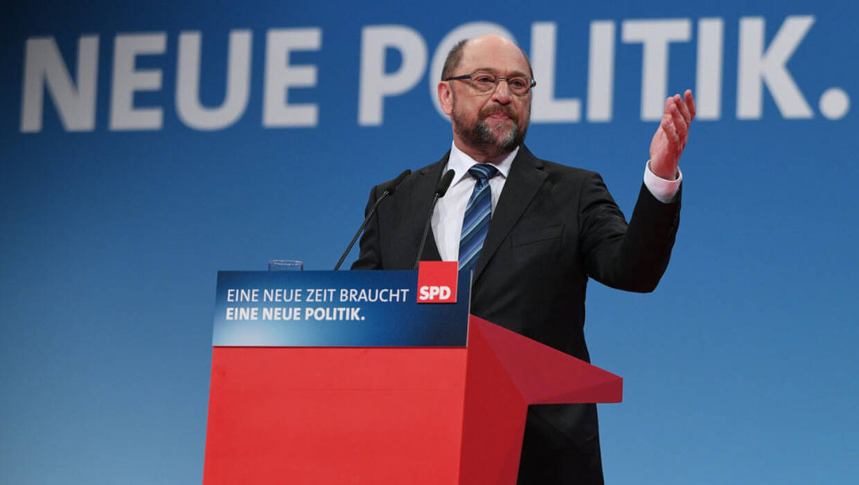 Martin Schulz, leader of the Social Democratic Party (SPD), delivers a speech at the extraordinary federal party convention of the German Social Democratic Party (SPD) in Bonn, Germany, 21 January 2018. Fot. PAP/EPA/SASCHA STEINBACH