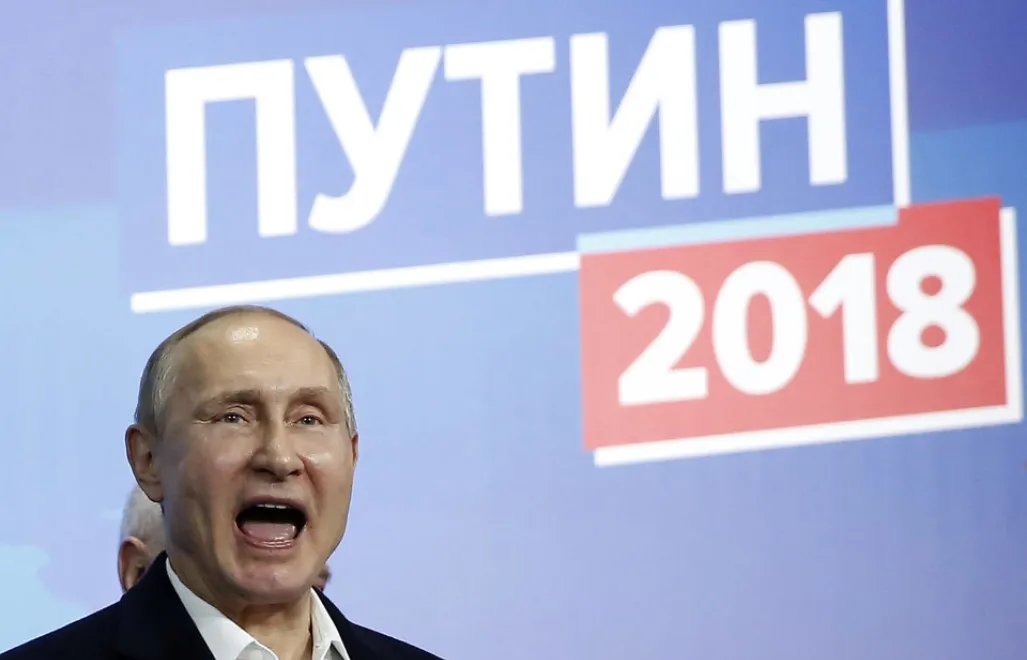 epa06613451 Presidential candidate, Russian President Vladimir Putin reacts as he meets with his confidants at his campaign headquarters in Moscow, Russia, 18 March 2018. Russians are electing the President of Russia in the 18 March elections, with eight candidates contesting for the presidential seat, including the incumbent president Vladimir Putin, who leads with over 72 per cent of the vote and projected to win his fourth term in the Kremlin.  EPA/SERGEI ILNITSKY 
Dostawca: PAP/EPA. PAP/EPA © 2018 / SERGEI ILNITSKY