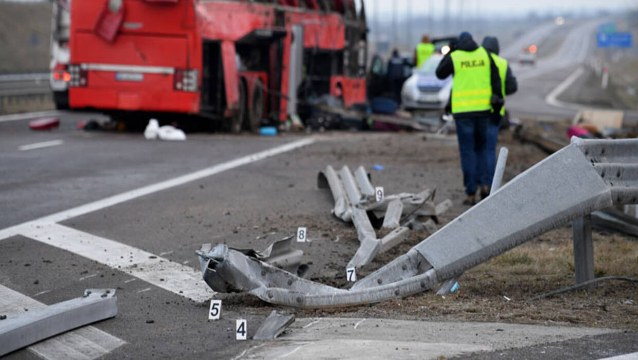 Miejsce wypadku ukraińskiego autokaru na autostradzie A4. Fot. PAP/Darek Delmanowicz