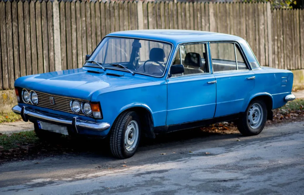 Kielce, 31.10.2012 Fiat 125 p Fot. PAP/Michał Walczak