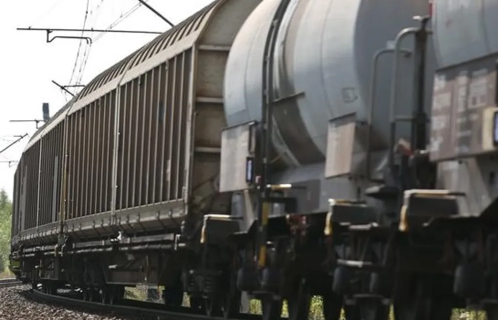 Pociąg towarowy. Fot. PAP/Rafał Guz