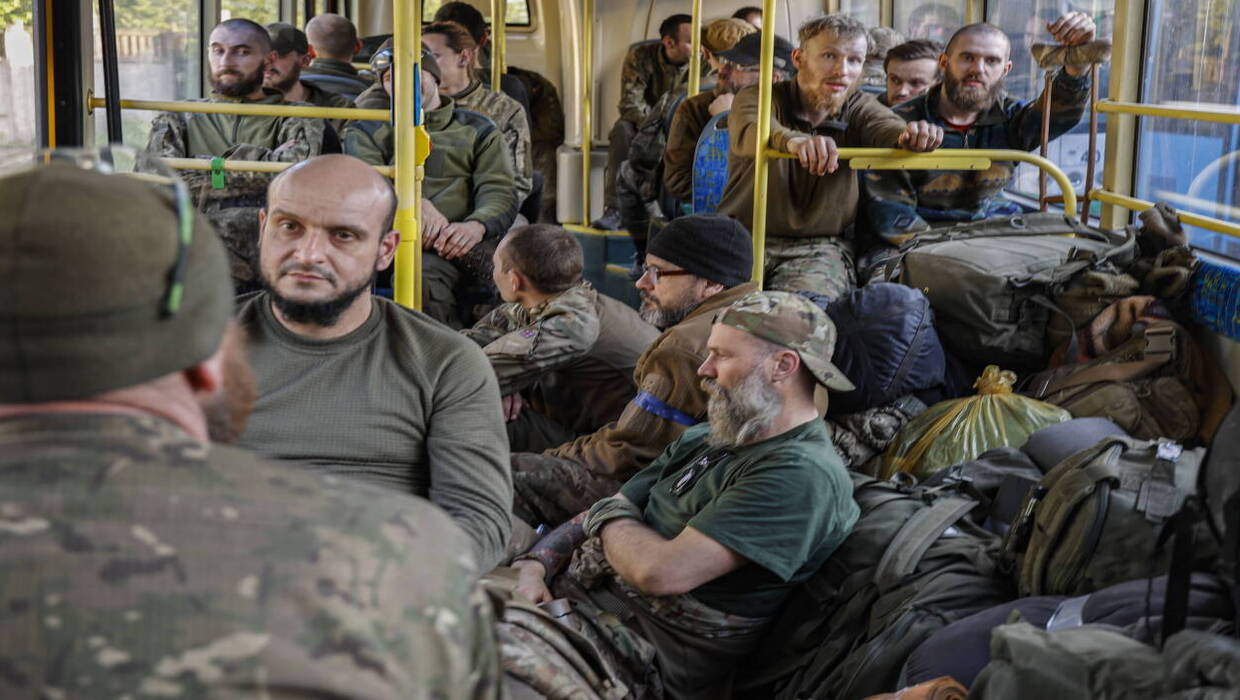 Ewakuacja ukraińskich żołnierzy z Azowstalu, Fot. PAP/EPA/ALESSANDRO GUERRA