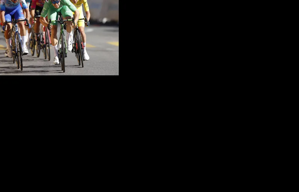 Belg Wout van Aert z ekipy Jumbo-Visma wygrał w Lozannie ósmy etap Tour de France. Fot. YOAN VALAT PAP/EPA