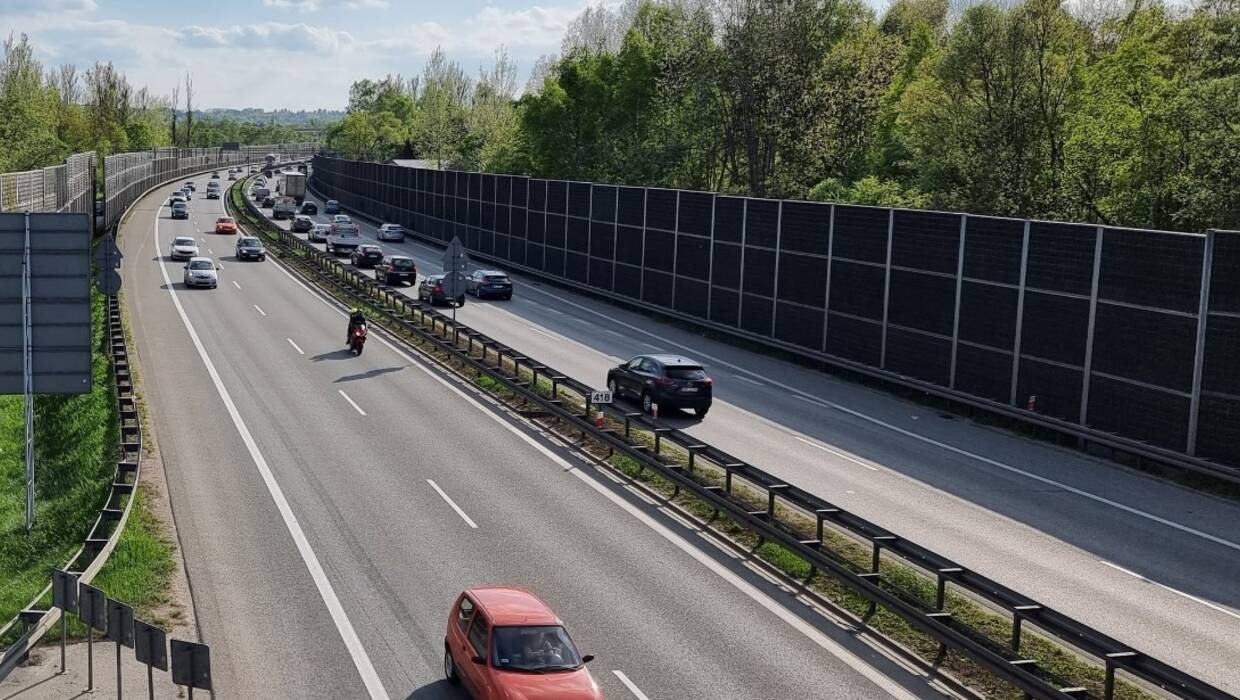 Tomasz Pałasiński: planowana inwestycja obejmuje poszerzenie obydwu jezdni autostrady A4. Fot. GDDKiA