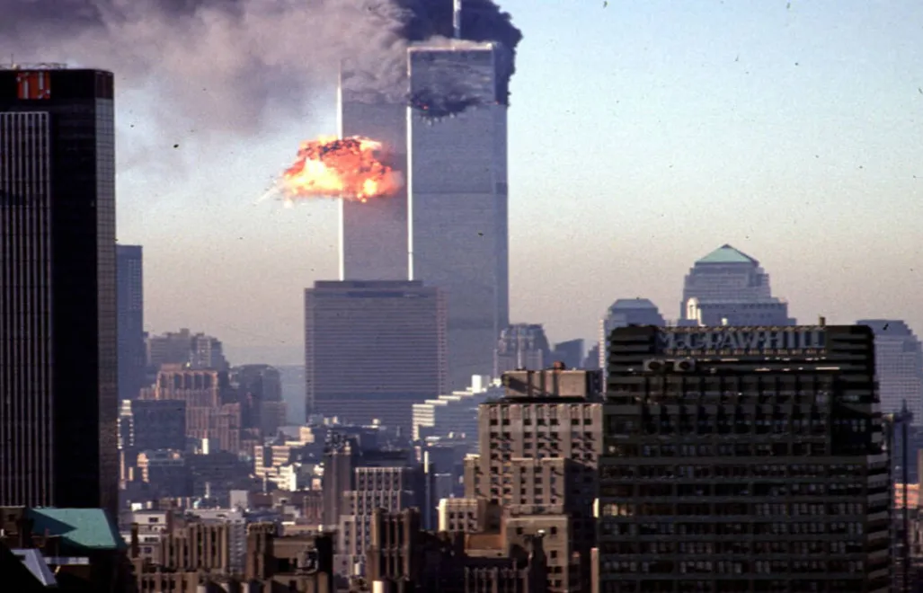 11 września 2001 roku, w najtragiczniejszych atakach terrorystycznych w historii USA, w Nowym Jorku, pod Waszyngtonem i w Shanksville w Pensylwanii zginęło prawie 3 tys. osób. Fot. PAP/EPA/SETH MCCALLISTER