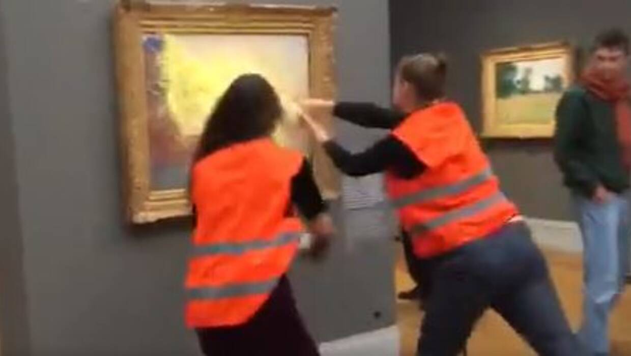 Atak na obraz Moneta w Muzeum Barberini w Poczdamie. Fot. Twitter/NEXTA