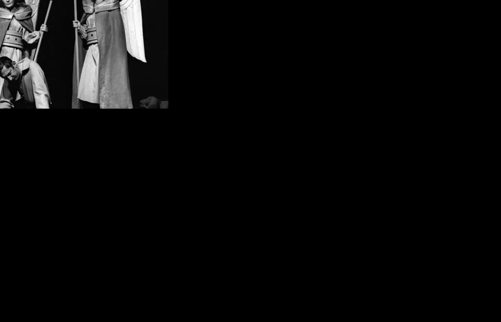 Próba generalna "Dziady" w Teatrze Narodowym. Na zdjęciu Gustaw Holoubek, Danuta Mniewska (L) i Jolanta Russek. Fot. PAP/CAF/Mariusz Szyperko