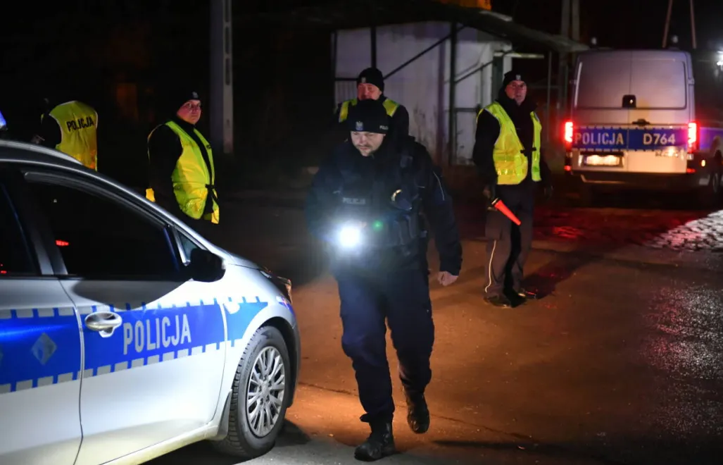 Policja na terenie miejscowości Przewodów w woj. lubelskim,  gdzie doszło do eksplozji. Fot. PAP/Wojtek Jargiło