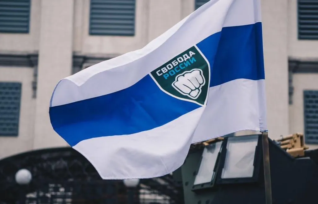 Flaga "Wolność Rosji". Fot. Twitter